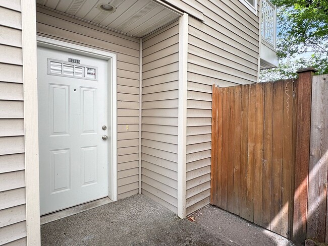 Building Photo - Updated 3 Bed, 2.5 Bath Pinehurst Townhome...