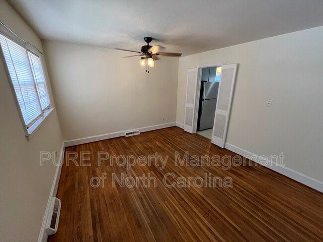 Building Photo - 1932 Sandhurst Dr