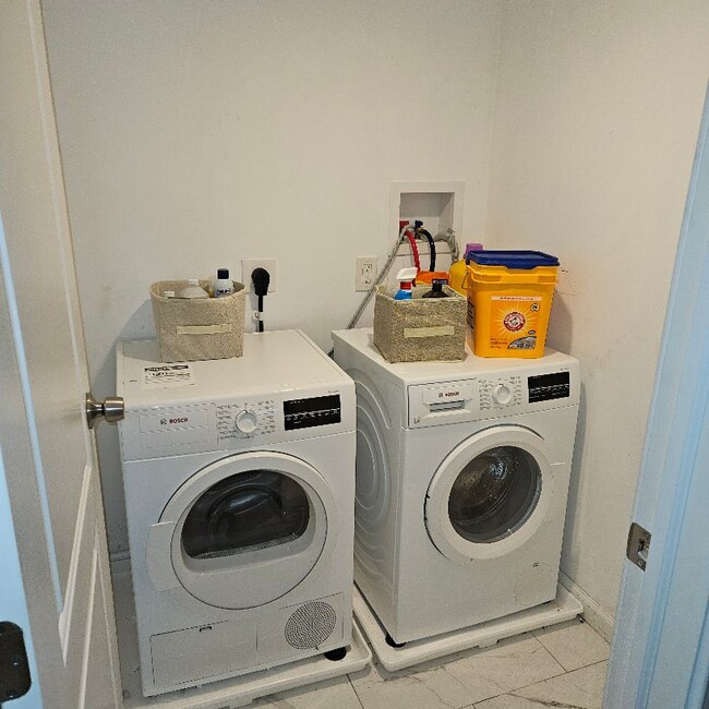 free use of washer and dryer - 37 Sunset Ave
