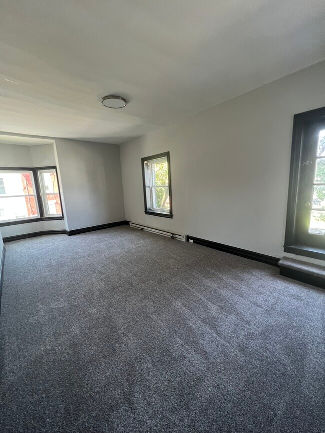 Bedroom or living room - 100 E Locust St
