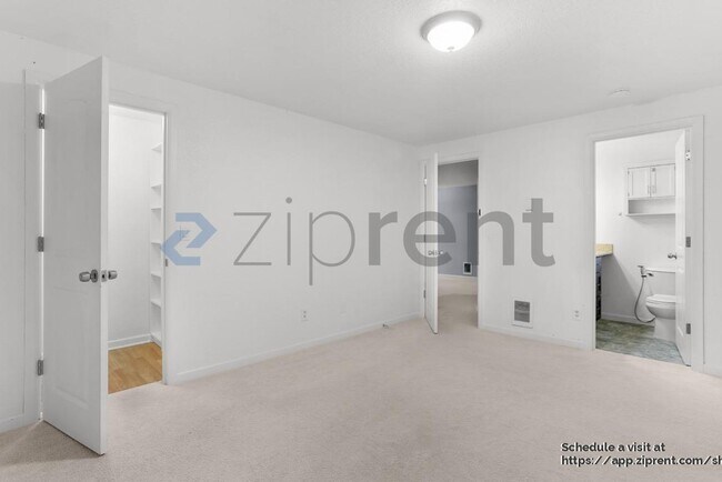 Foto del edificio - 9917 Holly Dr