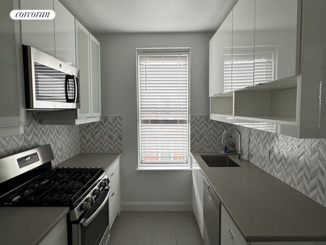 Foto principal - 317 W 93rd St