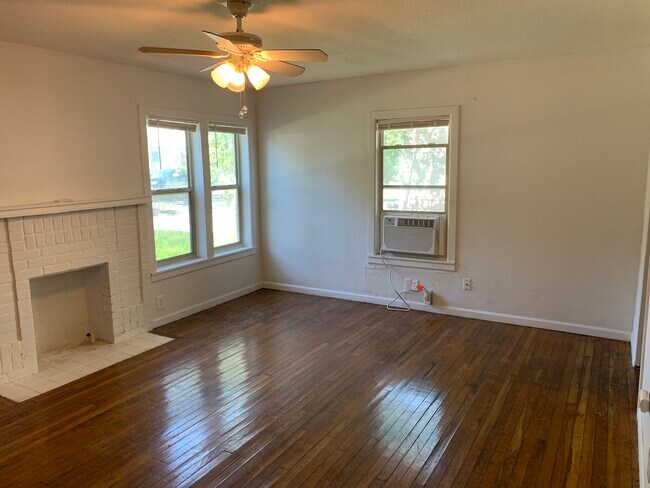 Building Photo - 2815 Primrose Ave