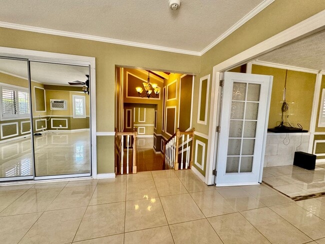 Building Photo - Available now | A 4 Bedroom, 2 Bathroom Si...