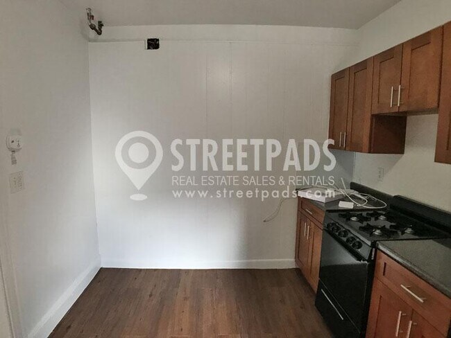 Building Photo - 2 bedroom in Boston MA 02135