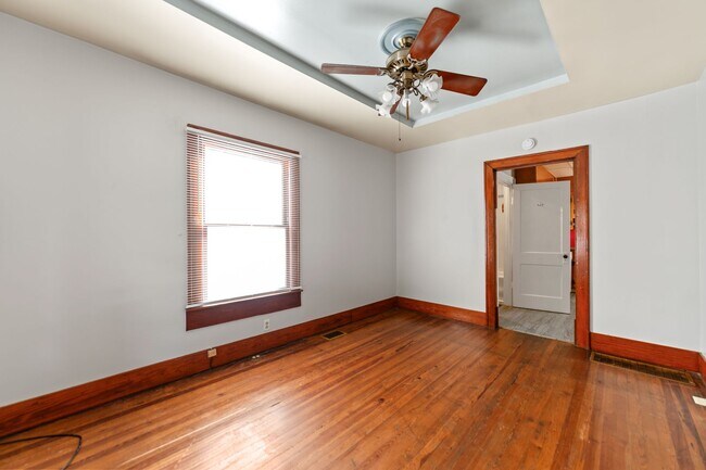 Foto del edificio - Charming 2-Bedroom Home with Fenced Yard –...