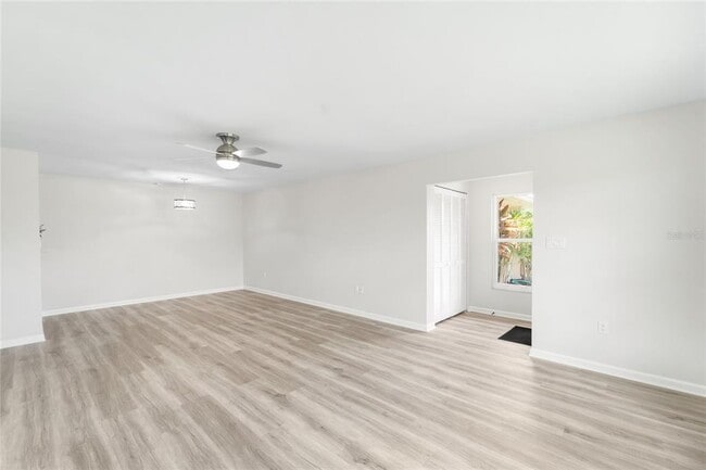 Building Photo - 5689 Evergreen Dr