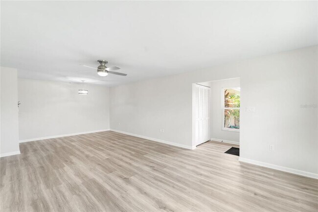 Foto del edificio - 5689 Evergreen Dr