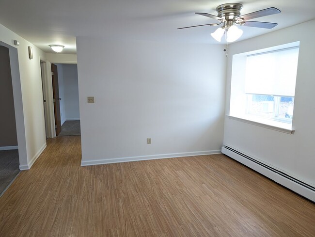 Building Photo - 15 Losson Garden Dr