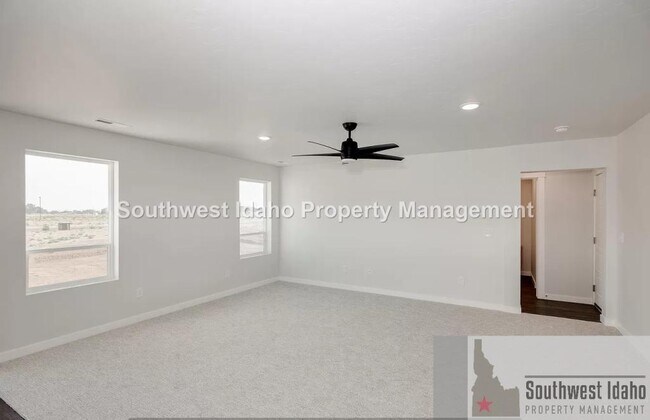 Foto del edificio - 8140 E Sunray Dr