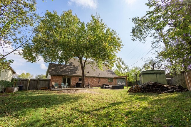 Building Photo - 604 Avondale Ave