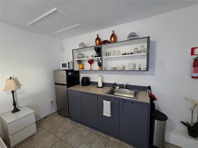 Building Photo - 803 Caribbean Dr