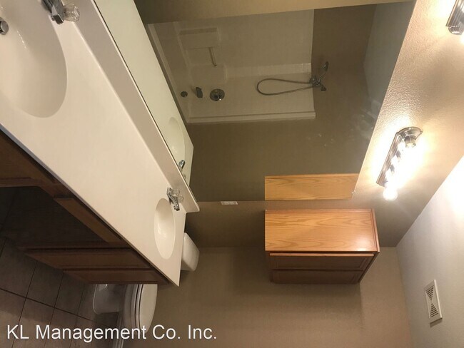 Building Photo - 960 Sierra Vista Ct