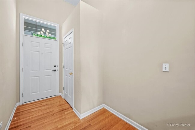 Building Photo - 1058 E Danbury Dr