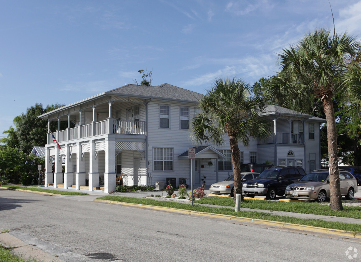 Primary Photo - OLD SCHOOL HOUSE APTS