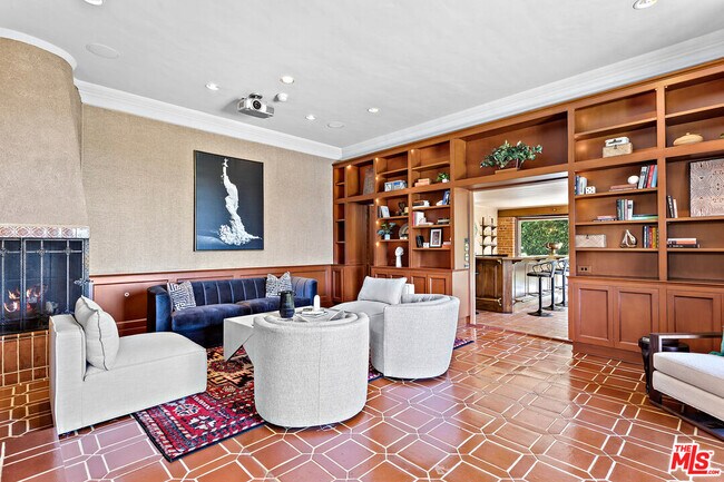 Foto del edificio - 10800 Chalon Rd