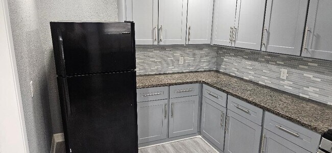 Foto del edificio - 7011 Hillsboro St