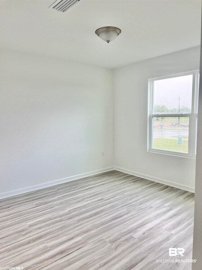 Building Photo - 428 Winters Ave