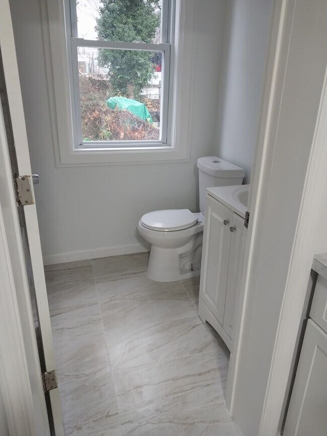 Building Photo - 117 Borden Ave