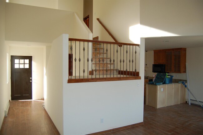 Building Photo - 722 Clarendon Ave