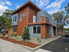 Building Photo - 320 Burton St