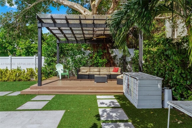 Building Photo - 3855 SW 1st St