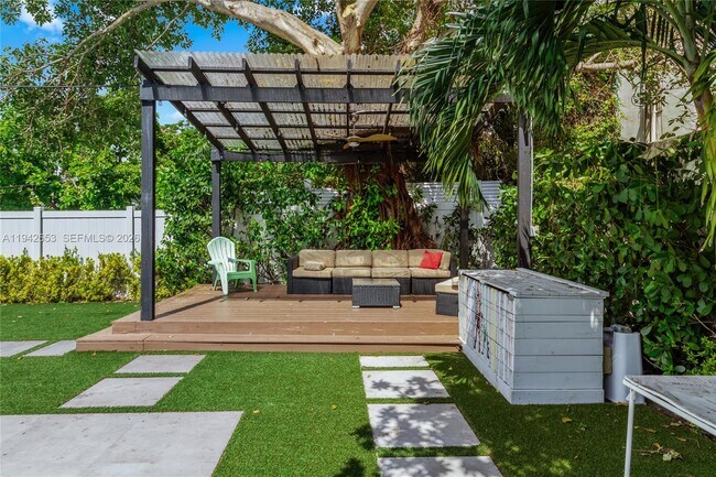 Foto del edificio - 3855 SW 1st St