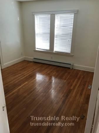 Building Photo - Gorgeous 2 Bedroom in Belmont with Parking!