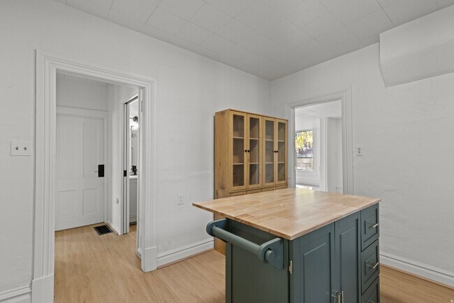 Foto del edificio - 658 23rd St