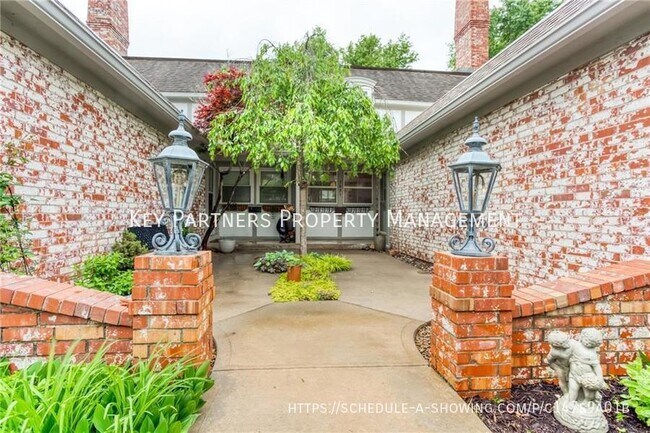 Building Photo - 7621 W 102nd St - Immaculate!