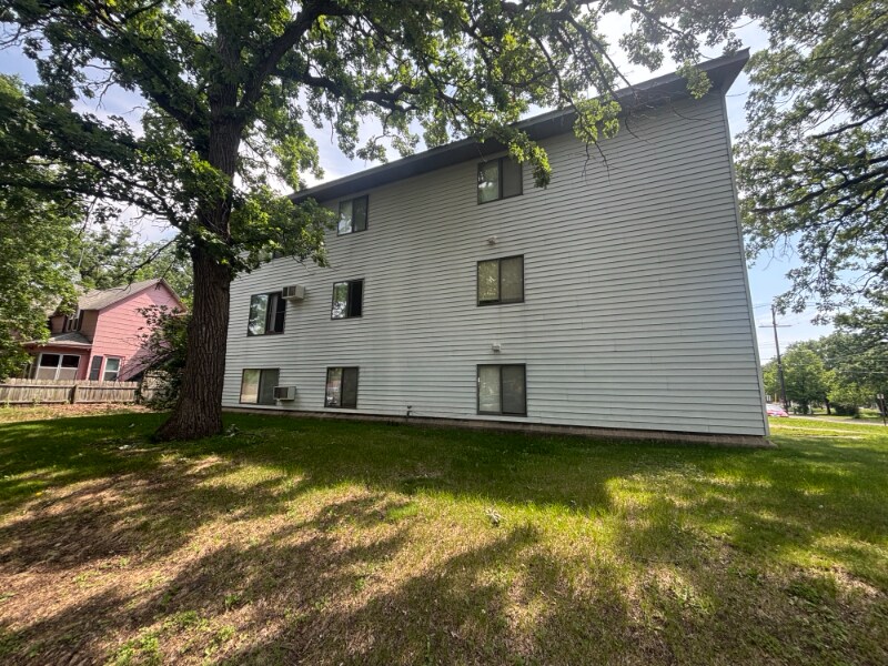 Building Photo - 575 7th St S