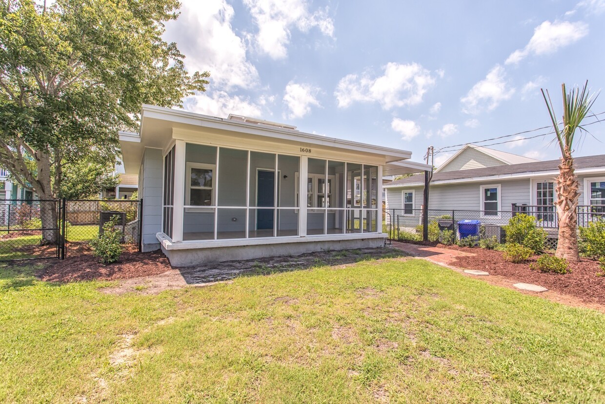 Primary Photo - CAROLINA BEACH - Only 4 blocks to the beach!