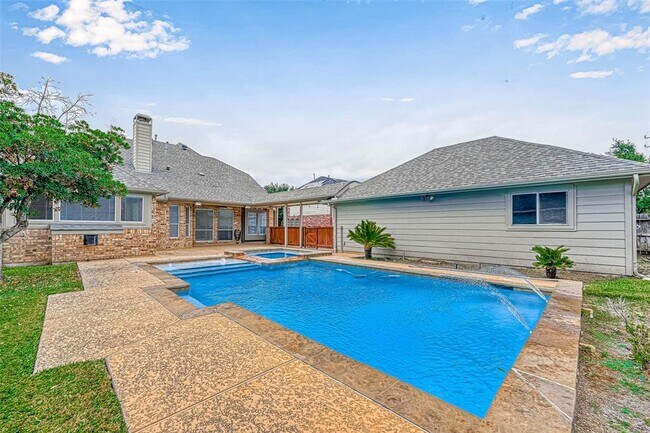 Building Photo - 6106 Laguna Del Rey Dr