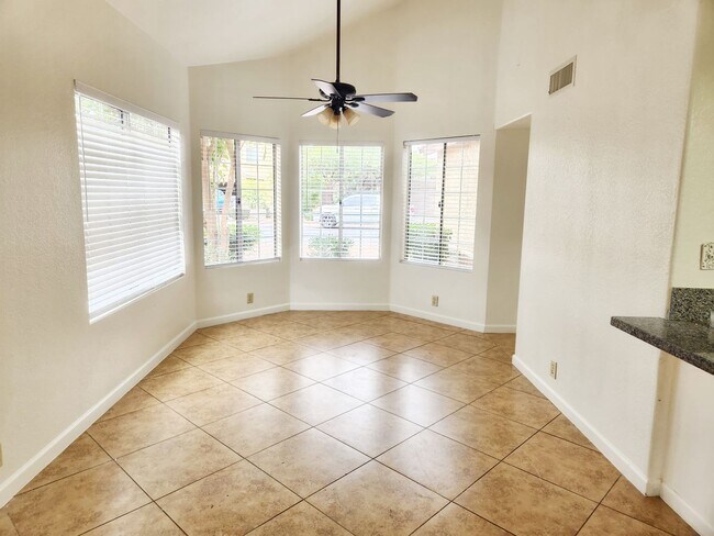 Foto del edificio - 3 bed 2.5 bath with loft