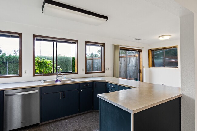 Foto del edificio - 1352 Aloha Ln