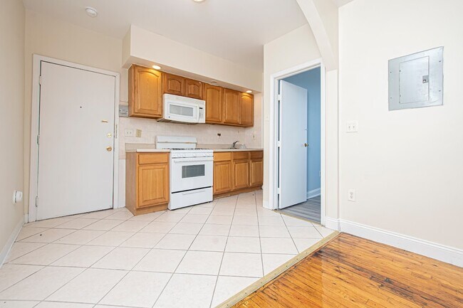 Building Photo - 6052 Tyler Plz
