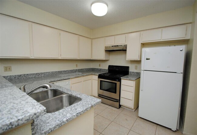 Building Photo - 6349 Cattails Ln