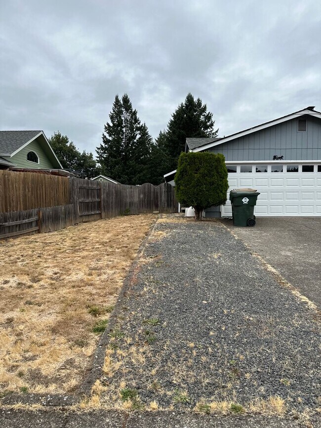 Building Photo - 3-bedroom 2 bath House