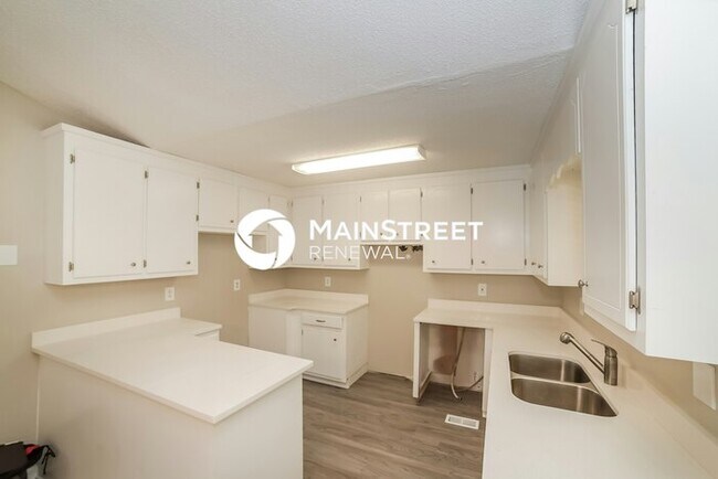 Foto del edificio - 4 Bedroom Pet-Friendly Home in Acworth, GA with Main Street Renewal