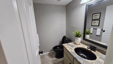 Building Photo - 6430 Bankside Dr