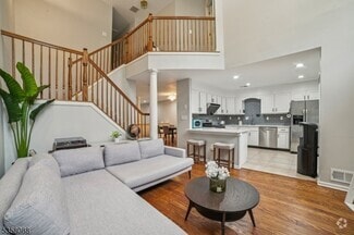 Building Photo - 46 Mayflower Dr