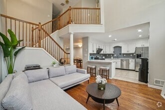 Building Photo - 46 Mayflower Dr