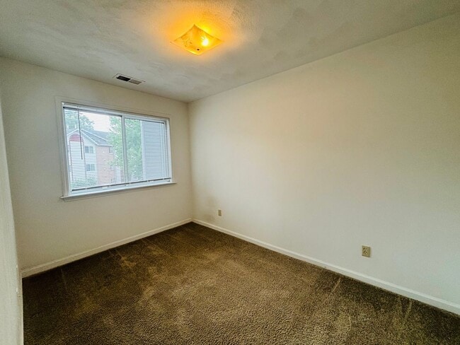 Building Photo - 400 Berryfield Ln