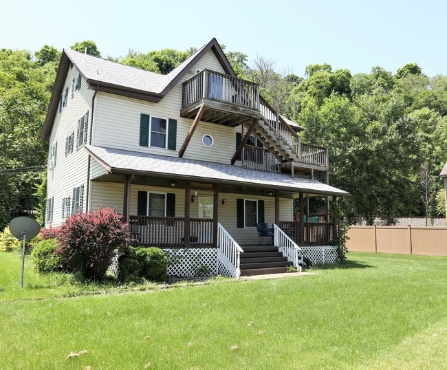 Building Photo - 117 Short St