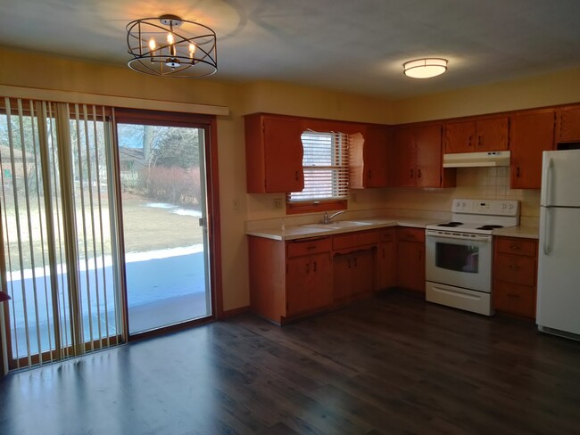 Kitchen/Dining - 3227 W Riverside Blvd