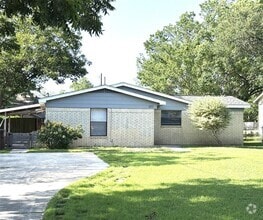 Building Photo - 1130 Bois D'Arc St