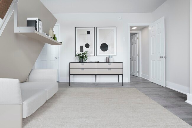 Foto del edificio - 6051 North Norwood Street, Unit 1