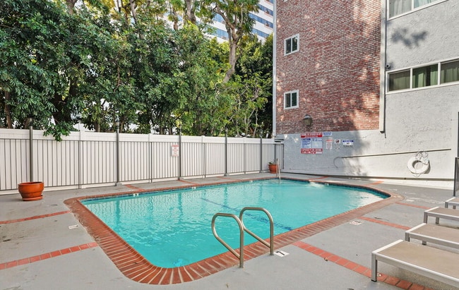 Foto del edificio - 1262 S Barrington Ave