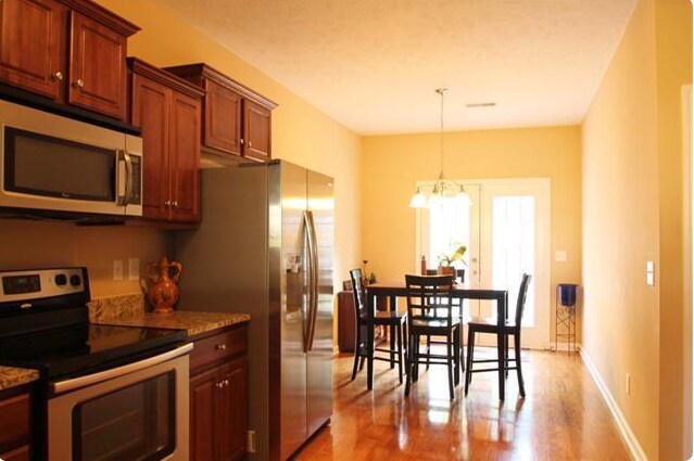 Foto del edificio - 833 Spence Enclave Ln