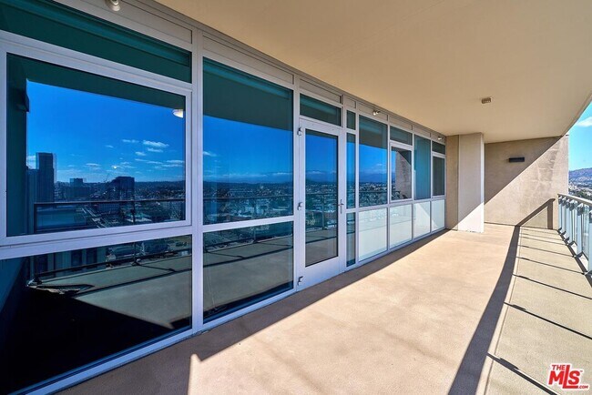 Foto del edificio - 3785 Wilshire Blvd
